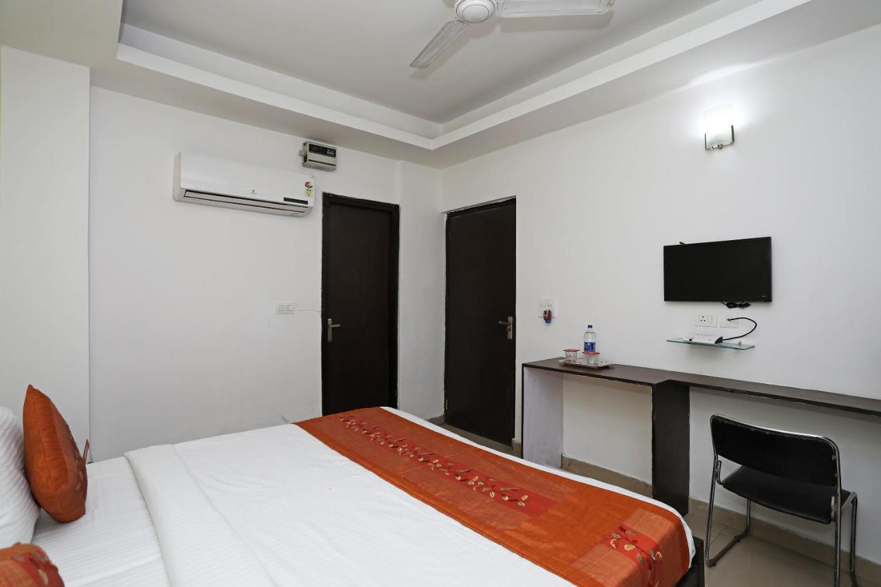 Oyo 11392 The Hotel Grand Hospitality Νόιντα Εξωτερικό φωτογραφία