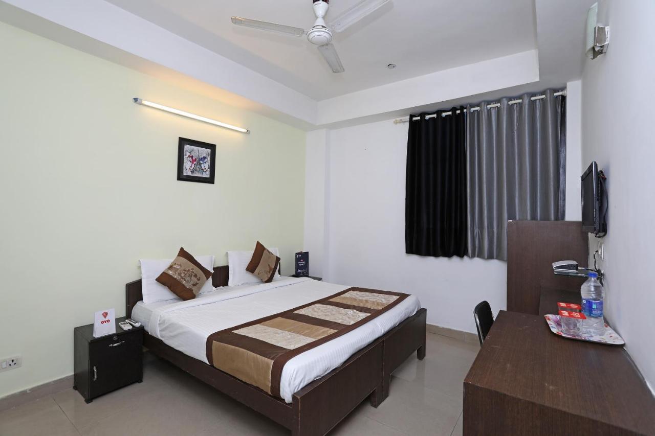 Oyo 11392 The Hotel Grand Hospitality Νόιντα Εξωτερικό φωτογραφία