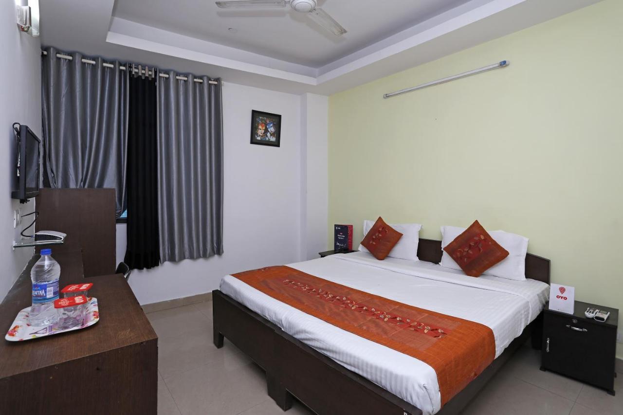Oyo 11392 The Hotel Grand Hospitality Νόιντα Εξωτερικό φωτογραφία