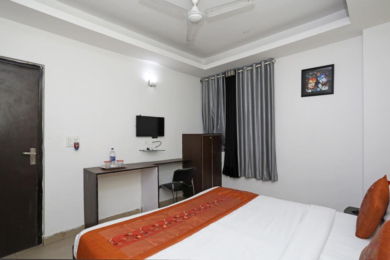Oyo 11392 The Hotel Grand Hospitality Νόιντα Εξωτερικό φωτογραφία